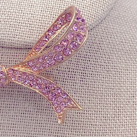 Vintage KJL Rose Gold Tone Pink Pave Rhinestone Bow Pin Brooch Cancer Awareness - Picture 3 of 11
